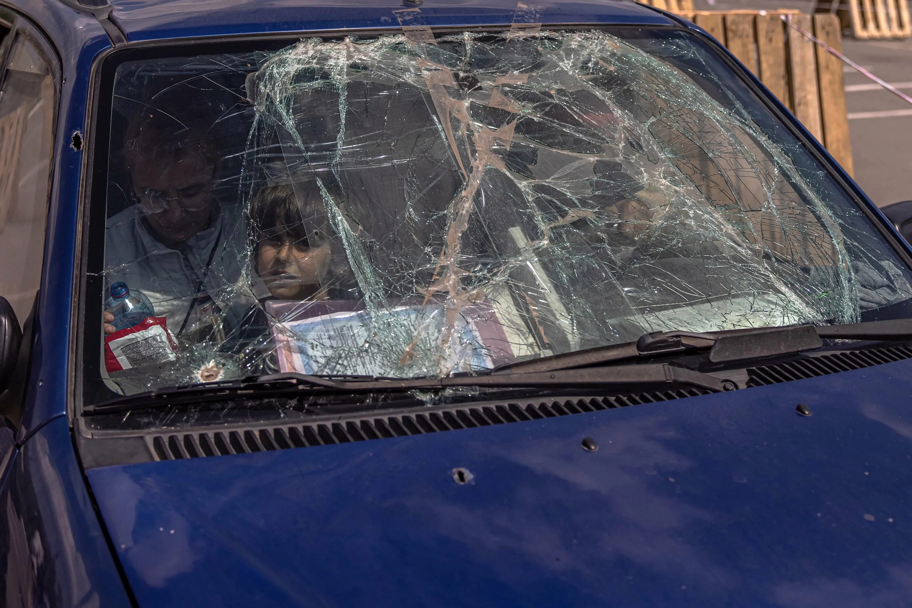 Расстреляли микроавтобус. Расстреляли автобус с детьми. Расстреляли микроавтобус. Расстреляли автобус. Расстрелянный автобус с правосеками.