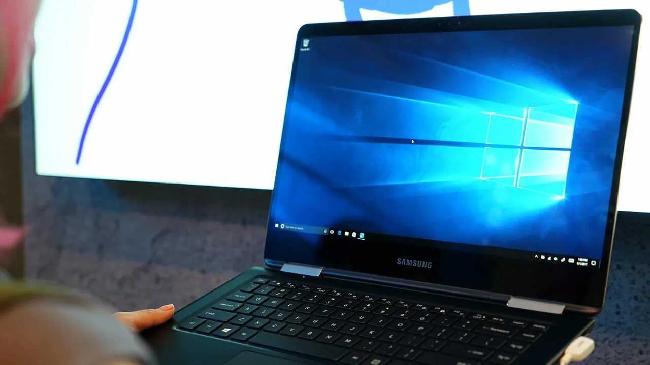 Ноутбук самсунг видит. Samsung Notebook 2022. Ноутбук самсунг 2017. Экран от ноутбука самсунг. Samsung Notebook 2022 купить.