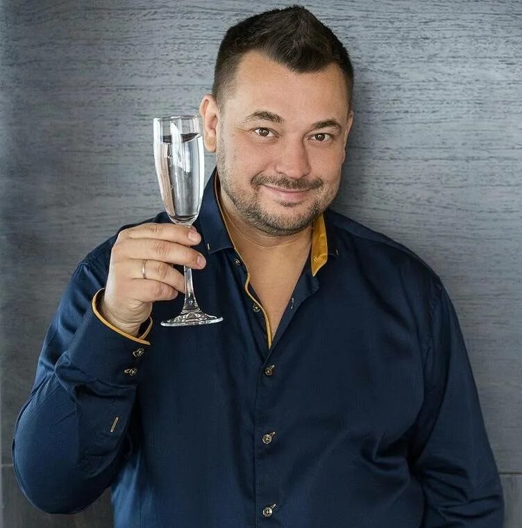 Сколько лет певцу руки вверх. Сергей жуков. сергей жуков руки вверх. солист руки вверх сергей жуков. сергей жуков руки вверх сейчас.