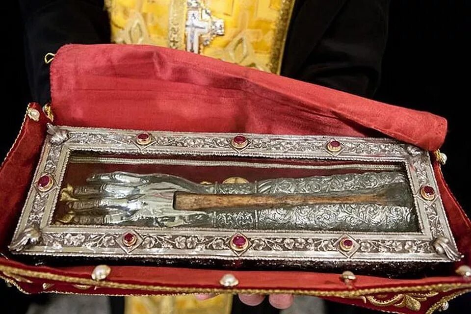 Карающая десница. Карающая десница. Мощи святого спиридона тримифунтского. Карающая десница. Карающая десница.