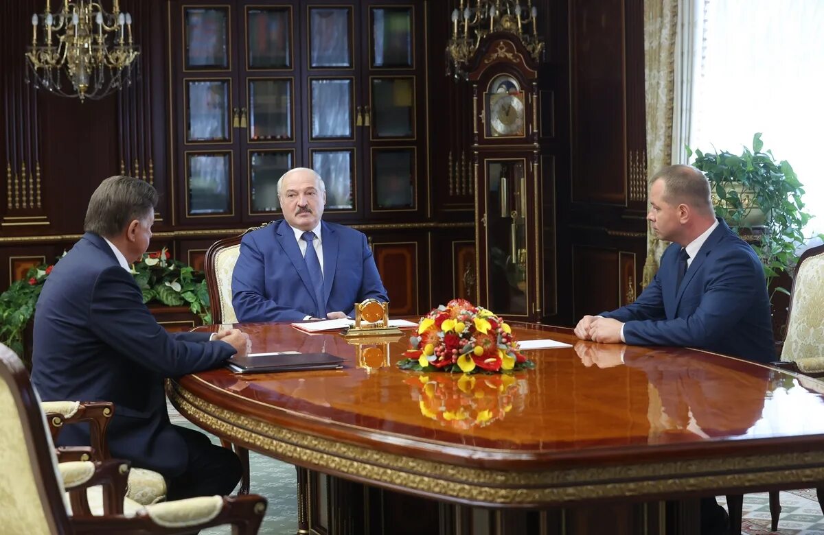 Кадровые назначения президента сегодня беларусь. Лукашенко с управделами. Управделами президента Белоруссии. Управляющий делами президента Республики Беларусь.