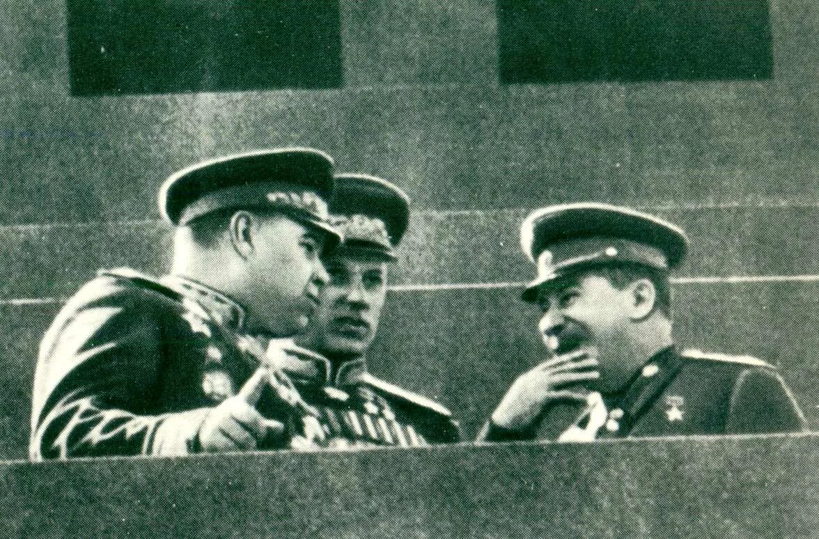 Участники вооруженного конфликта. Небесный тихоход 1945. Через него держат связь шпионы с командованием. Исполнительный комитет карибский кризис. Нижегородское высшее военное училище тыла.