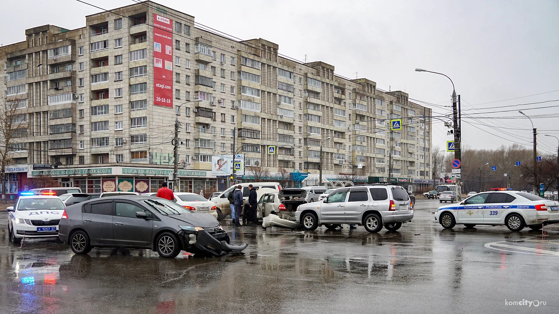 Авария в Комсомольске на Амуре на Первостроителей. Авария на Первостроителей 11 мая в Комсомольске на Амуре. Авария в Комсомольске на Амуре на Первостроителей 2020 видео. Аварии Комсомольск на Амуре Первостроителей зима. Свежие новости комсомольска на амуре сегодня