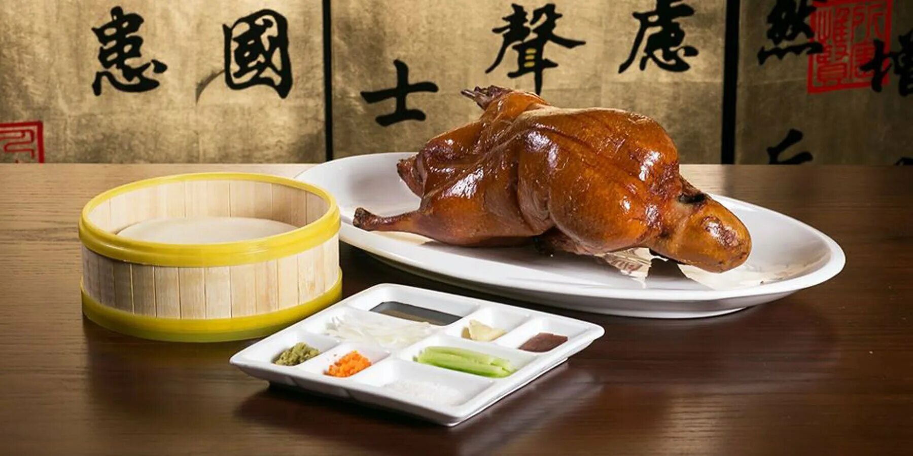 Лапша утка по пекински. J. Z. Peking Duck ресторан. Китайский пекинская утка ресторан. Утка по пекински в Китае. Пекинская утка цветной бульвар.