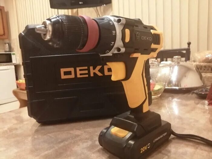 Как разобрать шуруповерт dkcd20 fu Дрель-шуруповерт аккумуляторная DEKO DKCD20FU-Li 2*20В 1.5Ач, набор инструментов