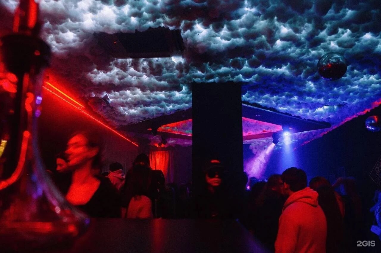 Клуб стереотипы. Лифт в ночном клубе. Мохито клуб. Center club екатеринбург ельцин. Коммуникация иллюстрации.