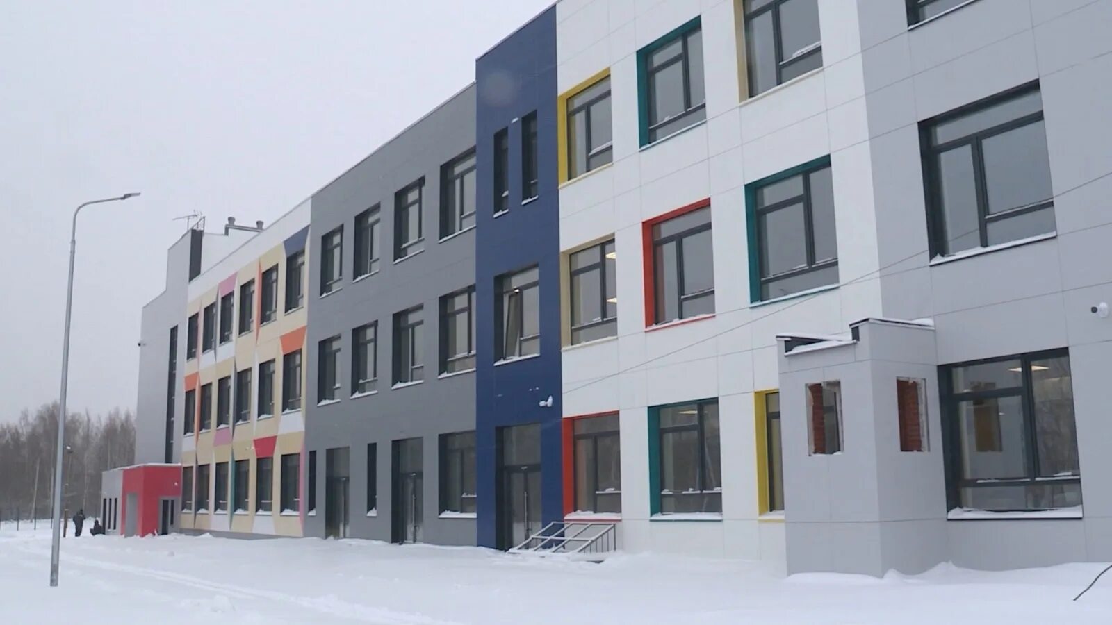 Новая школа в поселке волжский кострома. Кострома центр образования волжский. Волжская школа кострома. Кострома центр образования волжский. Школа в поселке волжский кострома.