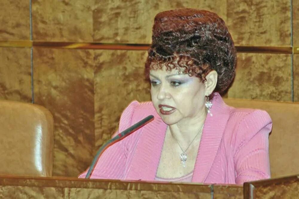 депутат валентина петренко в молодости. валентина александровна петренко. ксива помощника депутата государственной думы. со скольки продают алкоголь в архангельской области. сенатор со скольки лет.