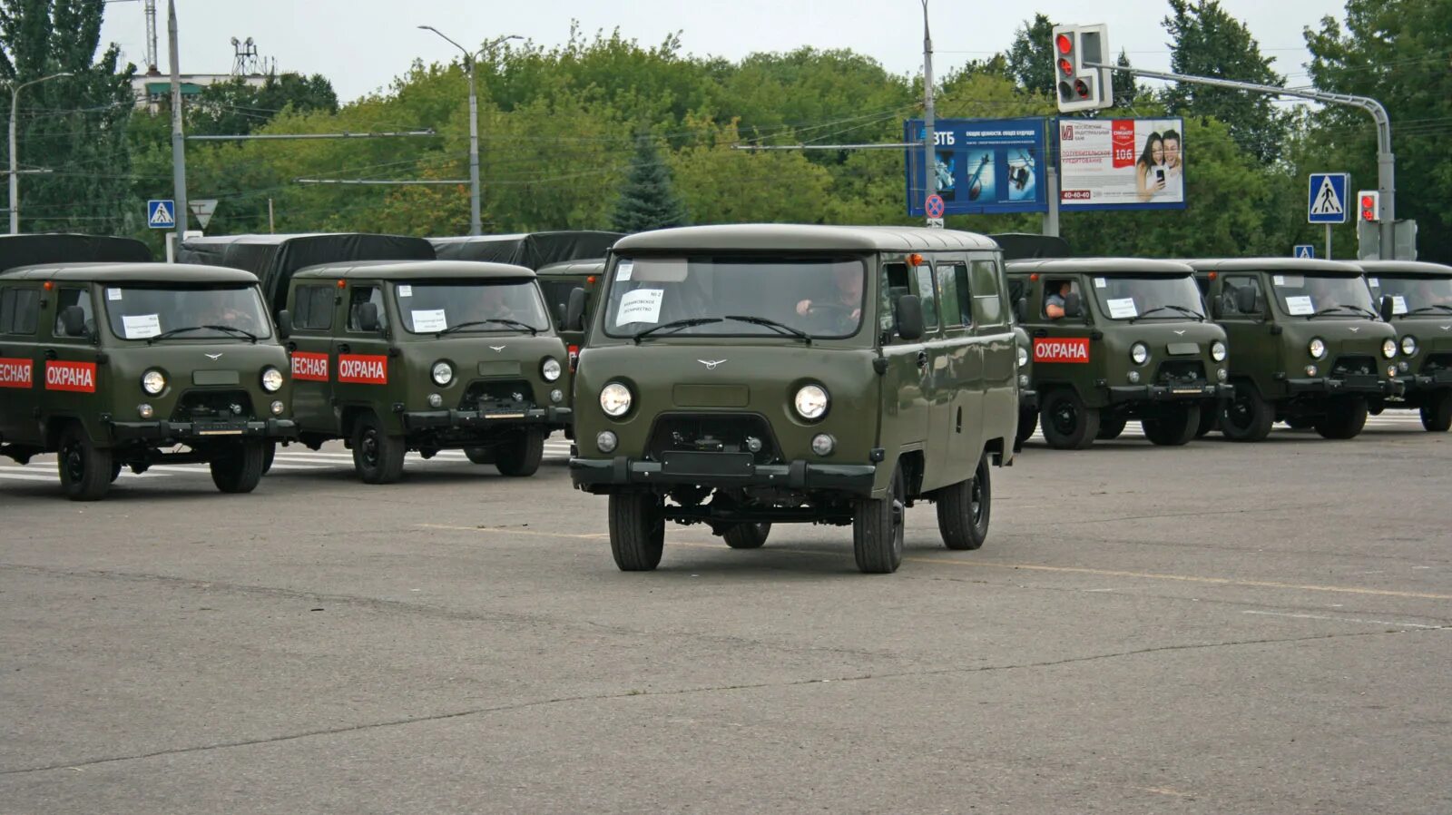 Охрана леса машина. Машина серая в лесу. Пожарная машина лесной охраны. Уаз охрана. Nissan x trail 2005 белый.
