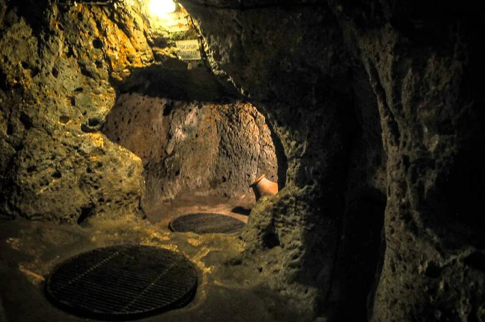 Черкизово подземный город. Про подземный город. Подземка катакомбы лондон. Каппадокия подземный город. Каппадокия подземный город деринкую.
