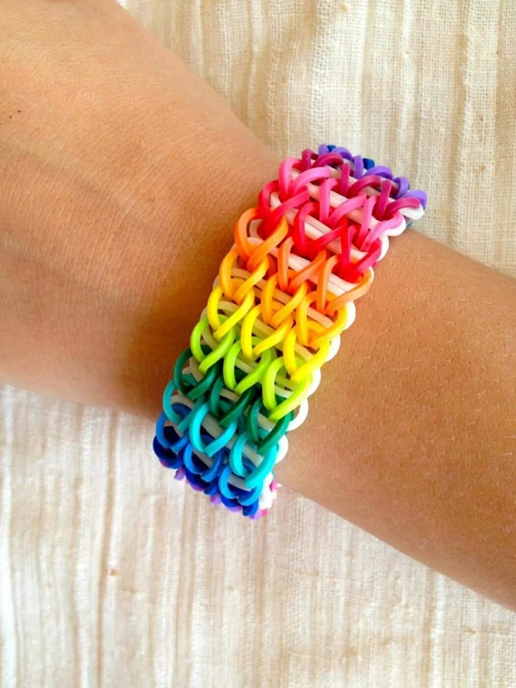 Браслеты Рейнбоу Лум. Резиночки Rainbow Loom. Rainbow Loom резинки силикон неон микс Neon Mix b0071. Рейнбоу Лум набор. Как сплести браслет на станке