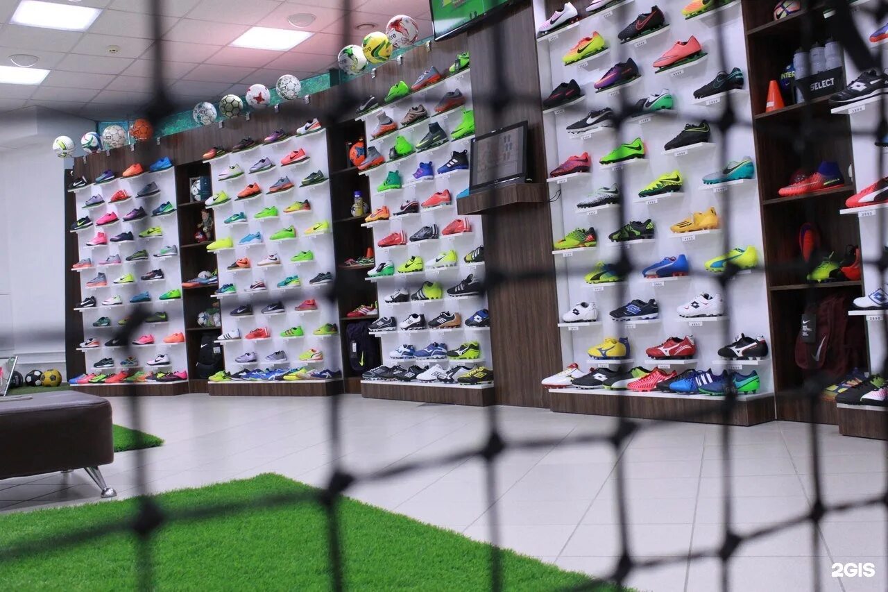 Store playtime. Спортивный магазин. Футбольный магазин. Магазин футбольной экипировки. Футбольный магазин в Москве.