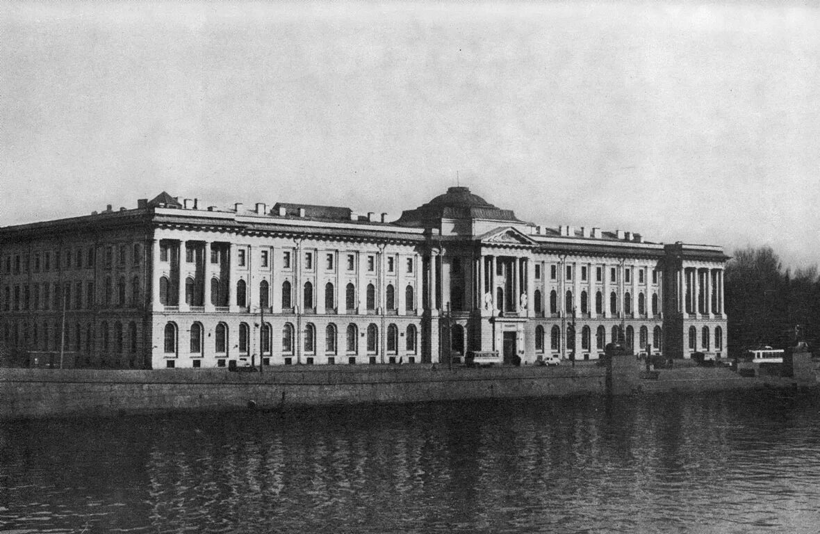 Вхутеин санкт петербург. Академия художеств в санкт-петербурге 19 век. академия художеств в петербурге 18 век. императорская академия художеств в санкт-петербурге 19 век. здание академии художеств валлен деламот.