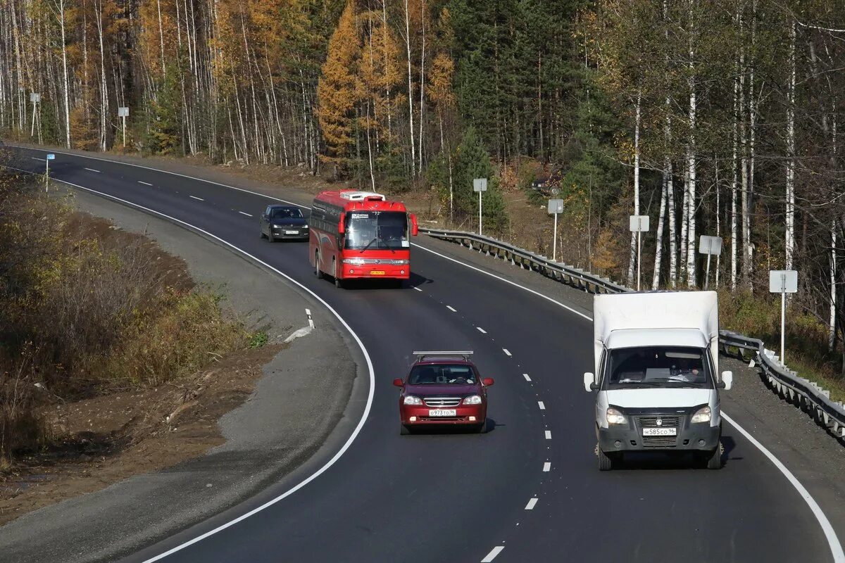 Автомобильные дороги группы. Автомобильная дорога. Автомобили на дорогах России. Машина на дороге Россия. Видеоряд автомобильной дороги.