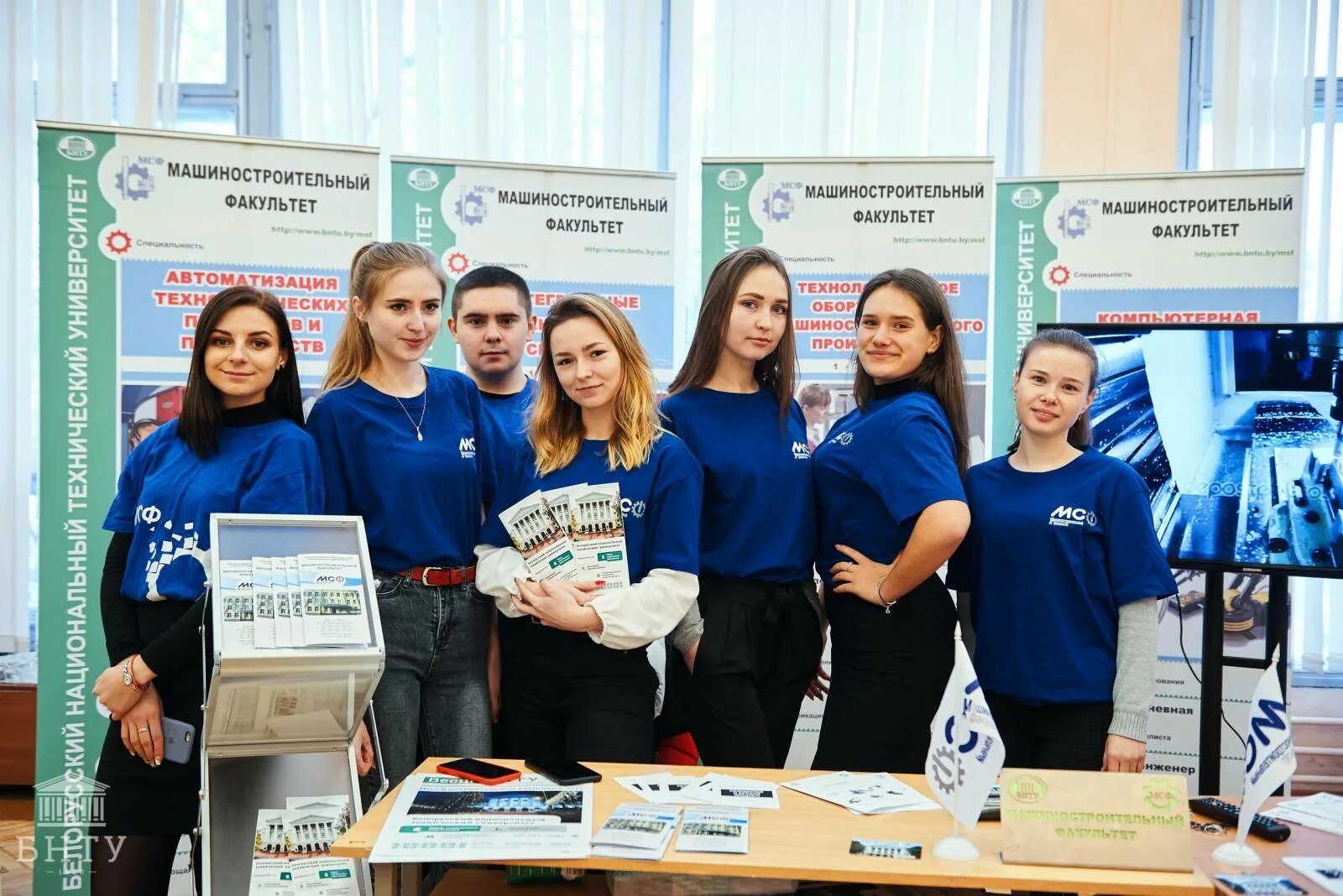 Преподаватели ургпу екатеринбург. Южноуральский государственный университет в челябинске. Екб экономический университет. Ургэу синх колледж. Актовый зал гук урфу.