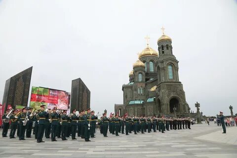 Соборная площадь храма вооруженных сил
