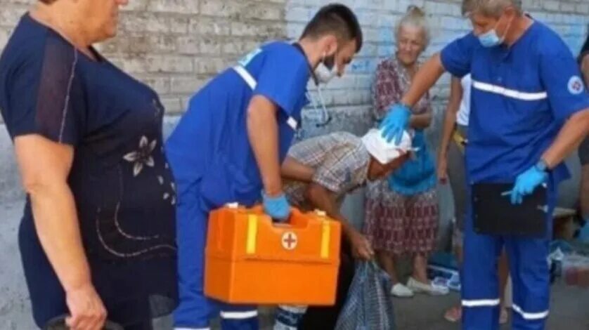 На женщину упала глыба льда. Убили женщину в пятерочке. Ул сергея тюленина 4 нижний новгород. Лавка упала. Лавка упала.