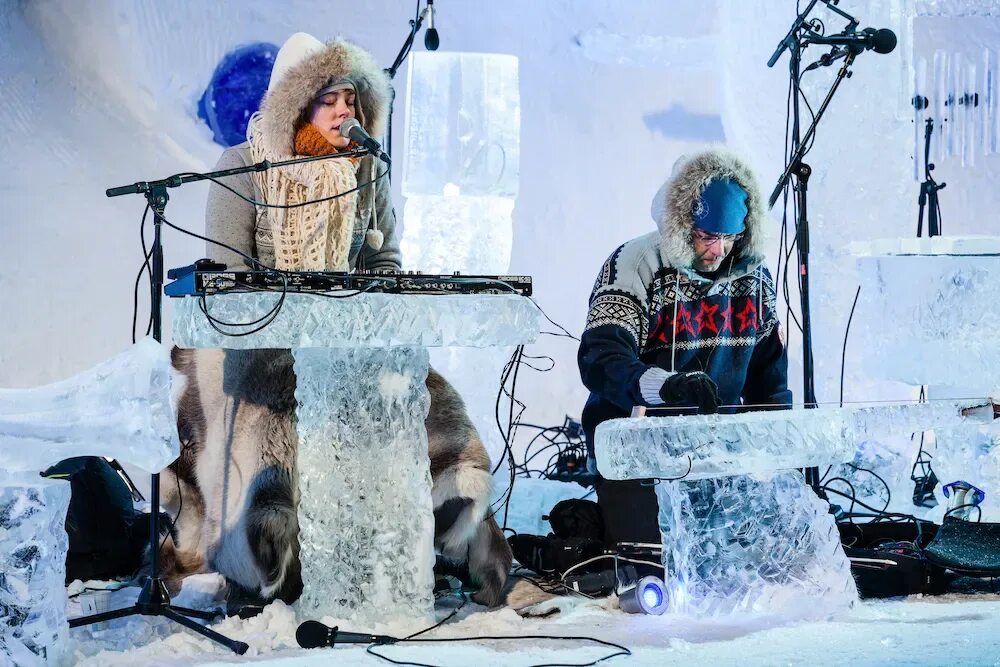 Скрипка во льдах. Норвежский фестиваль ледяной музыки в Гейло. Музыкальные инструменты из льда. Зимний музыкальный фестиваль. Ледяные инструменты Terje.