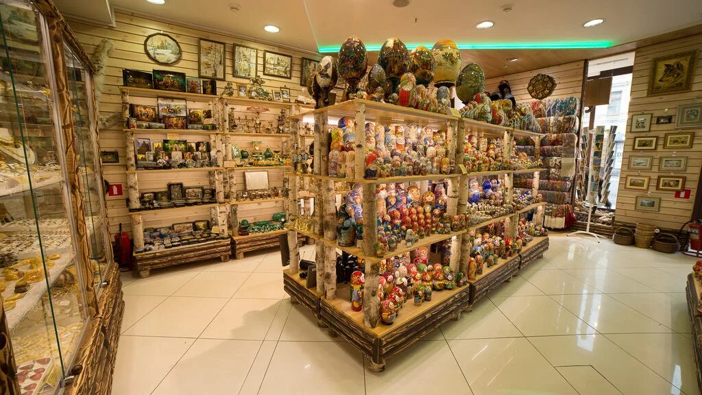 Сувенирные магазины в питере. Питерские сувениры. Сувенирный магазин спб. Магазин подарков. Сувениры санкт петербург рядом.