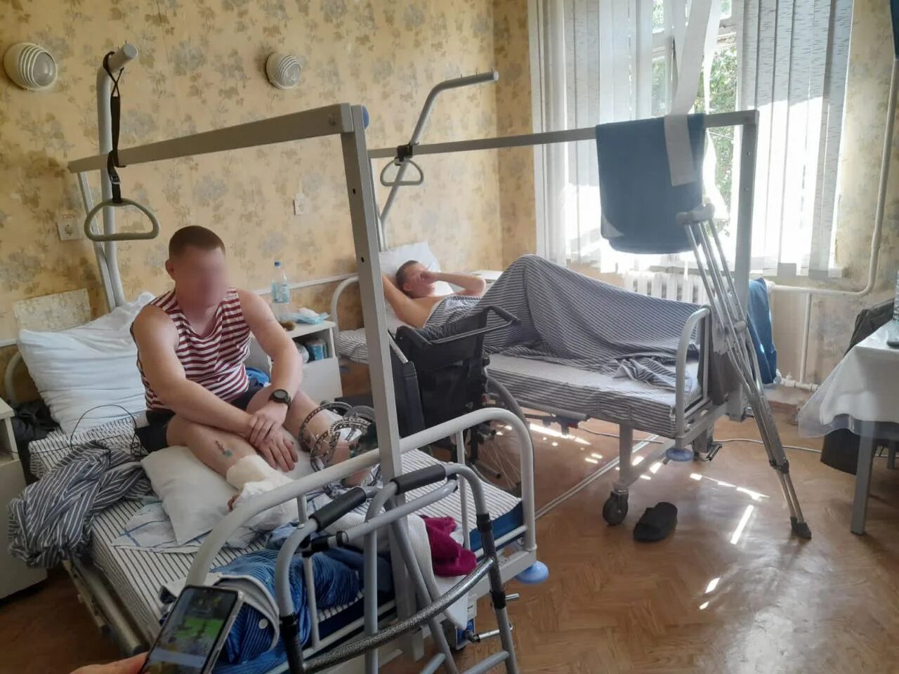Военнослужащие сво в госпиталях. Военный госпиталь раненные. Раненые военные РФ на Украине 2022 в госпитале. Украинские раненные военные в госпитале.