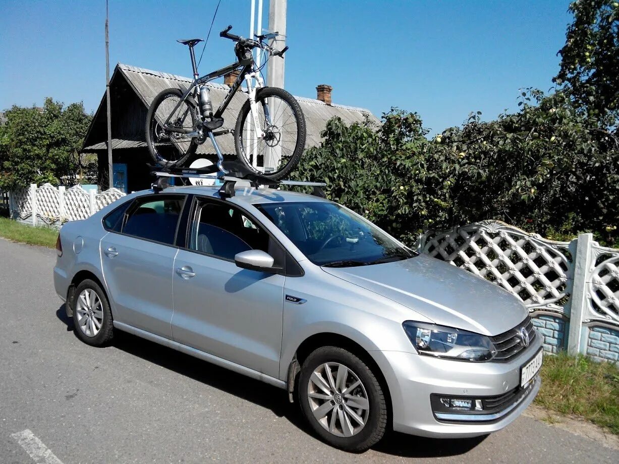 Фольксваген поло багажник купить. Багажник VW Polo sedan. Багажник на крышу Фольксваген поло седан 2013. Багажник Фольксваген поло седан 2016. Багажник на крышу Фольксваген поло лифтбек 2021.