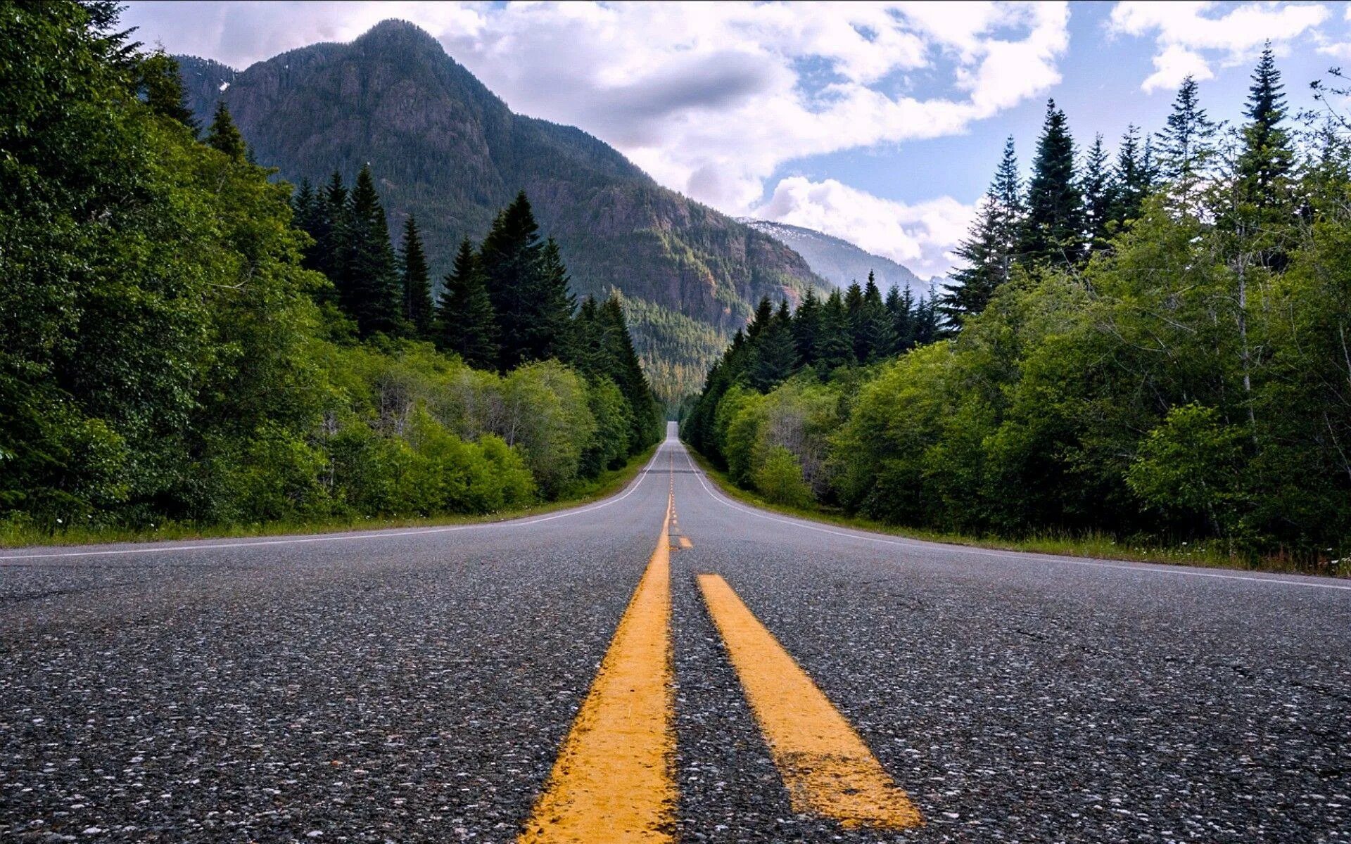 Дорога без разрешения. Канада лес дорога. Красивая дорога. Дорога в гору. Горы с дорогой.