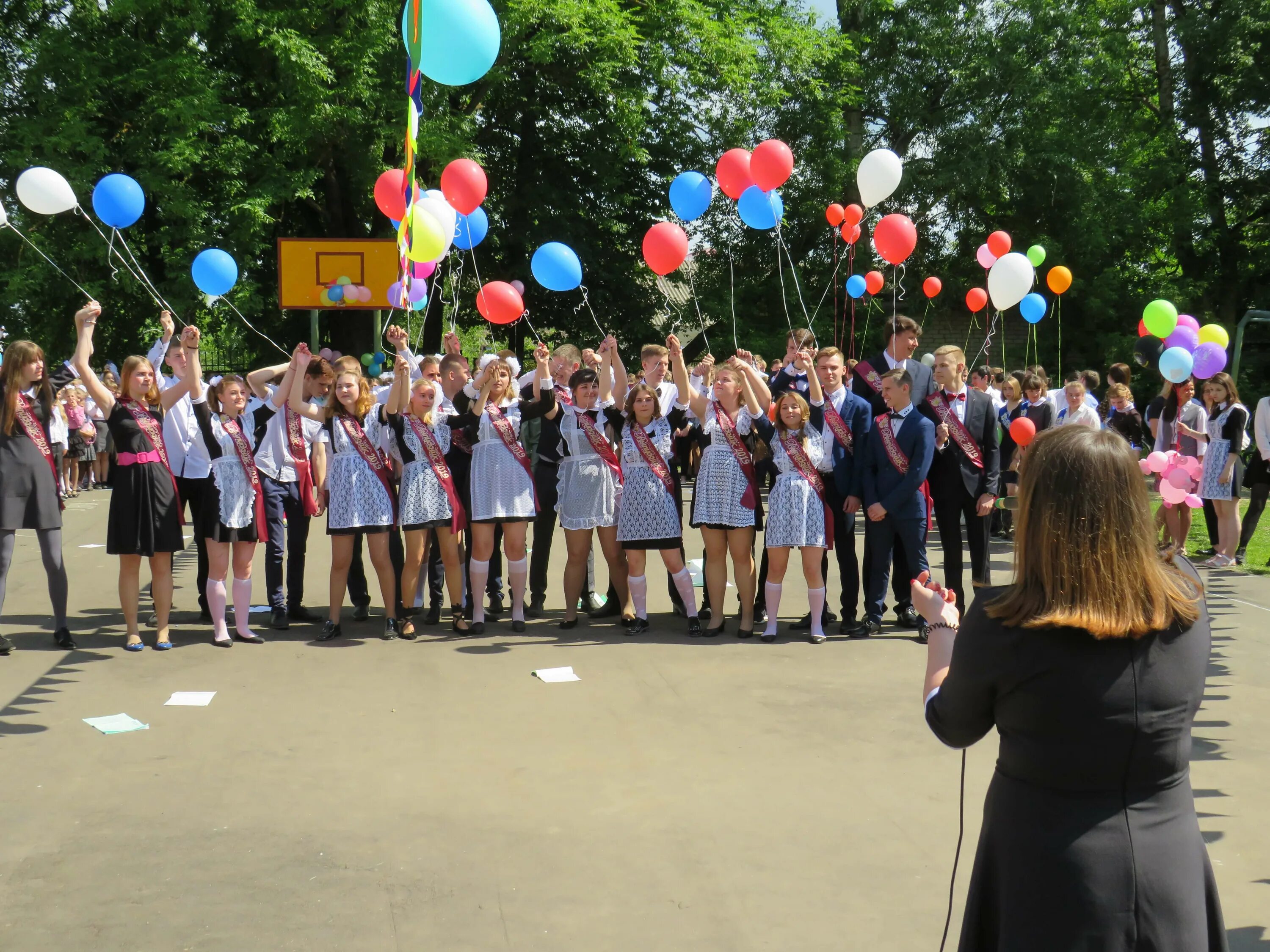 выпускной вадской школы. школа 1 починок смоленская область. школа 1 город починок смоленской области. школа 1 починок смоленская. школа 1 починок смоленская.