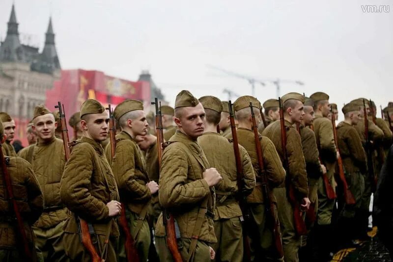 Парад 7 ноября города. Парад 7 ноября 2015 года. парад 7 ноября 1972. парад 7 ноября 2019 года в москве. парад на 7 ноября в 2013 году.