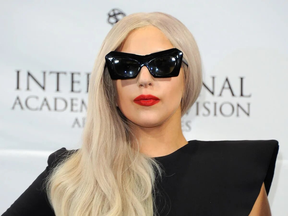 Lady gaga metal. Леди Гага. Lady Gaga 2013 блонд. Вайб леди Гаги. Леди Гага и Джек.