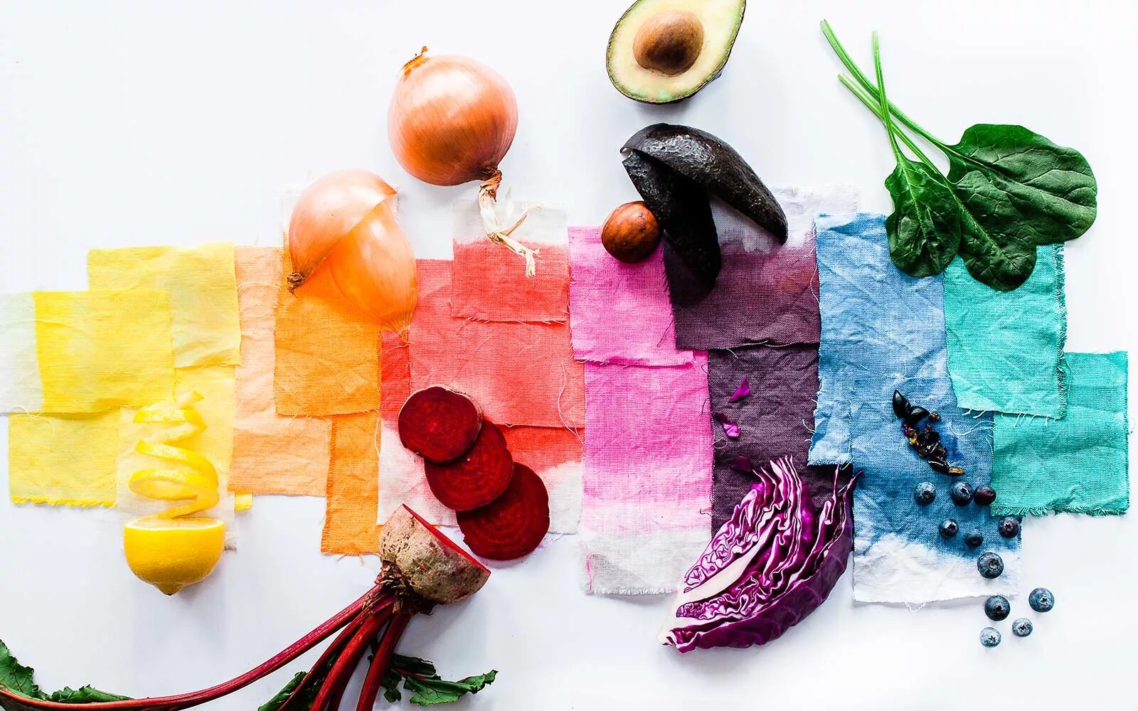 Из чего делается краситель. Красители пищевые натуральные. Краски из овощей и фруктов. Растительные краски. Природные красители для ткани.