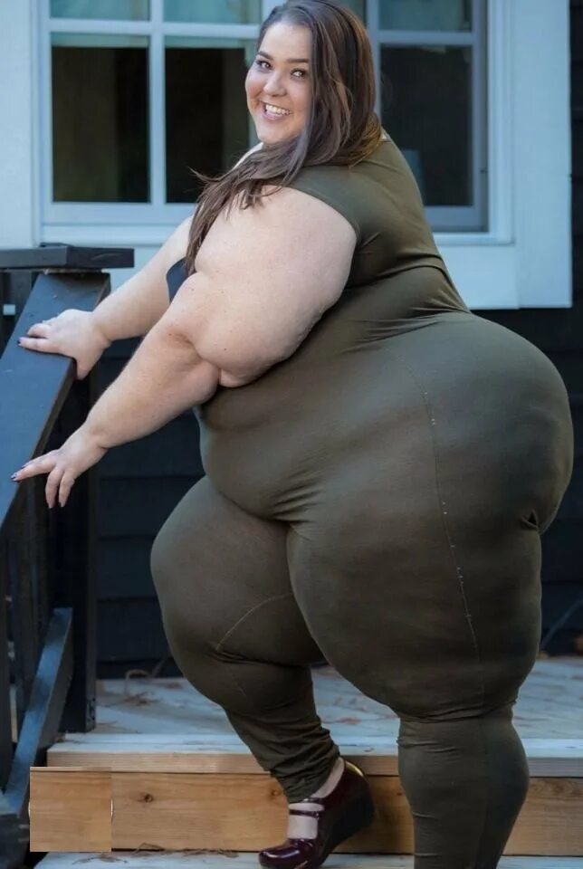 Больше толще. Огромная жирная женщина. Девушки очень большие и толстые. Самая большая жирная женщина. Самые толстые большие попы.