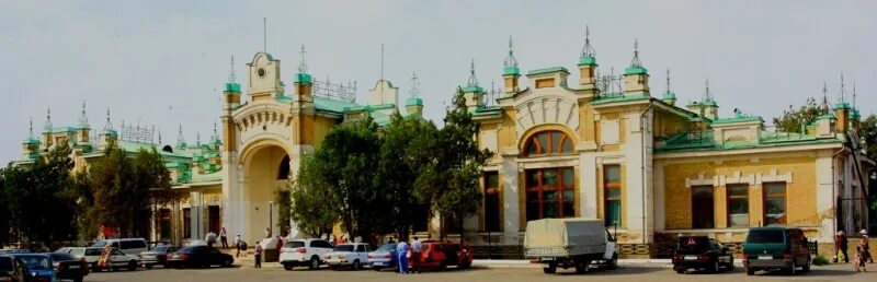Улица жд вокзала туркестан фото. Вокзал туркестан. Вокзал в туркестан арыс. Туркестан город в казахстане. Вокзал в туркестан арыс.