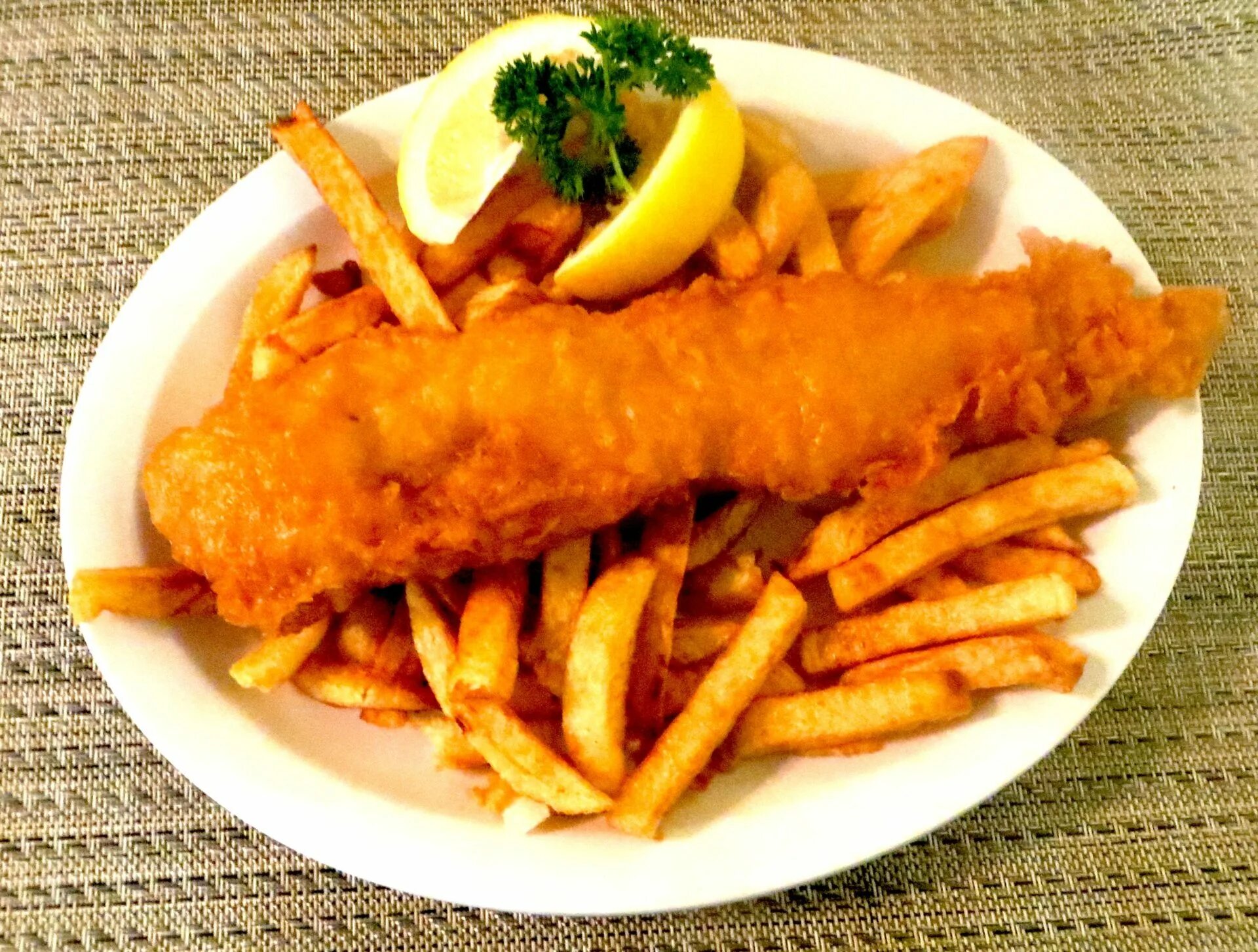 Великобритания Fish Chips. Фиш энд чипс Fish and Chips. Фиш и чипс в Англии. Рыба в британии