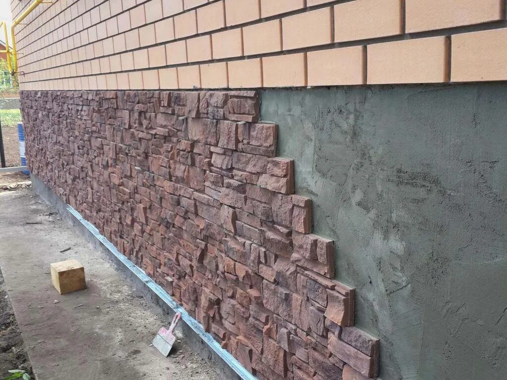 Декоративная отделка цоколя. Клинкерная плитка на подсистеме. Материалы для облицовки цоколя. Облицовка фундамента панелями. Укладка плитки.