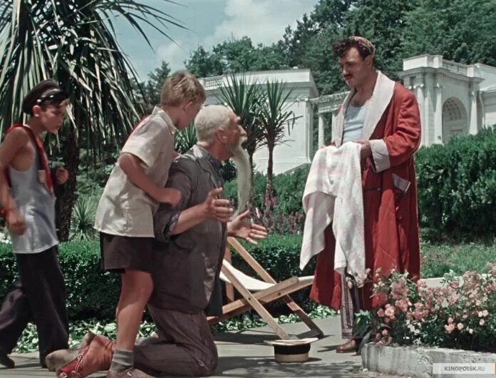 В каком городе снимали старик хоттабыч. Старик хоттабыч 1956. старик хоттабыч фильм 1956. старик хоттабыч советский фильм. старик хоттабыч фильм сочи.