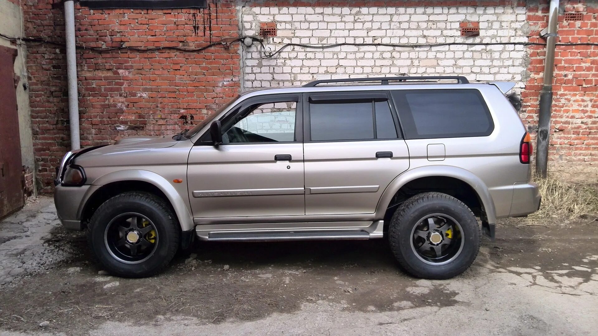 Колеса паджеро спорт 1. Pajero Sport 1 диски. Диски Митсубиси Паджеро спорт 1. Диски Mitsubishi Pajero Sport 1. Pajero Sport 2001.