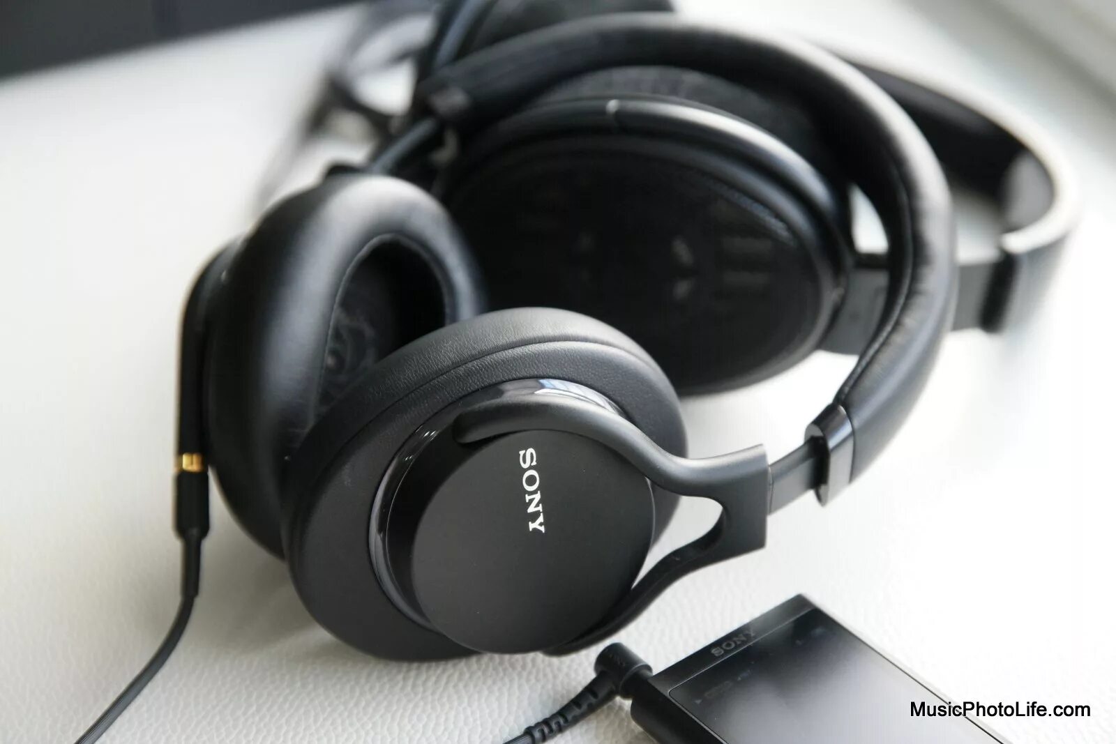 Наушники sony mdr отзывы. Sony mdr xb950. Sony mdr-1a brown. Наушники сони мдр 1. Sony mdr-1am1.