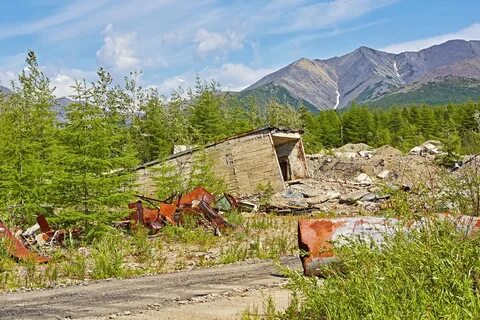 Поселок между карамкеном и палаткой как называется