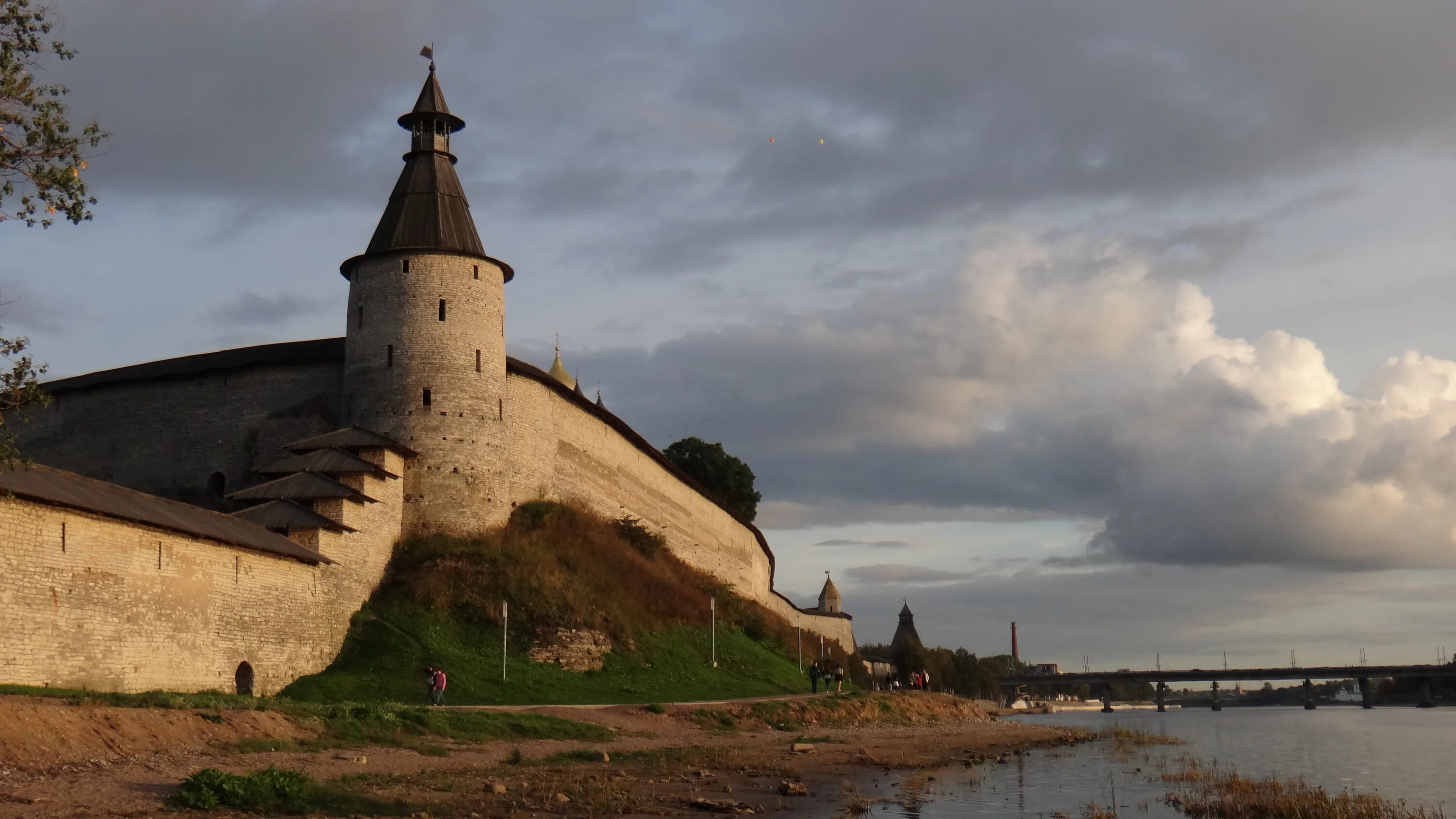 Псков отзывы переехавших. Псков отзывы переехавших. Псковский кремль. Псков отзывы переехавших. Псков фотографии города.