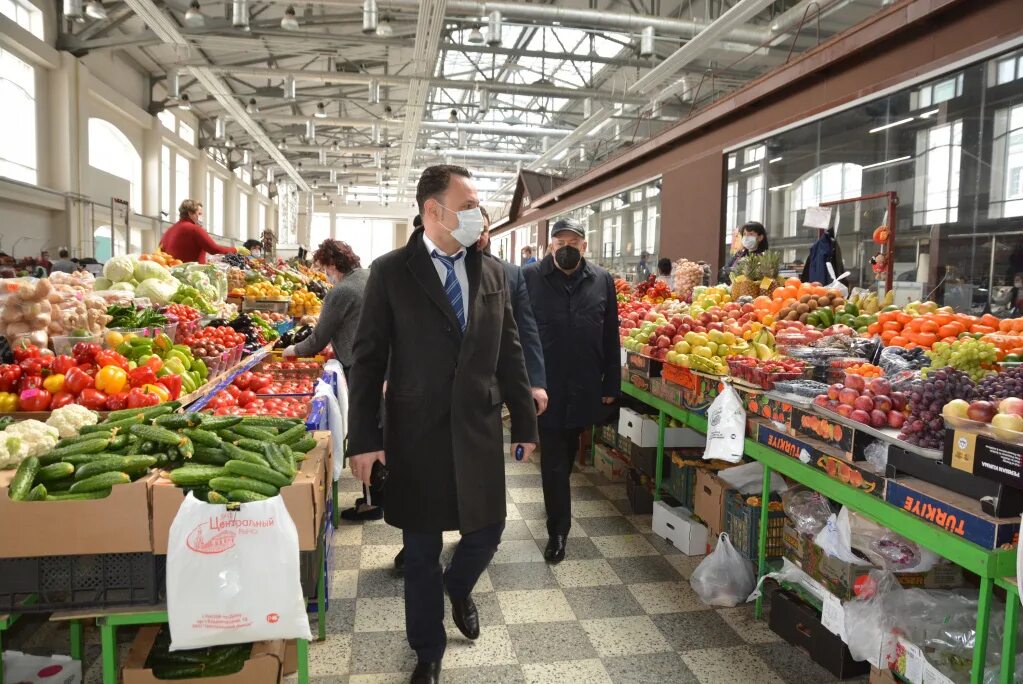 Ростовский центральный рынок. Продуктовые рынки ростова. Продуктовые рынки ростова. Продуктовые рынки ростова. Вещевой рынок в курортном городке.