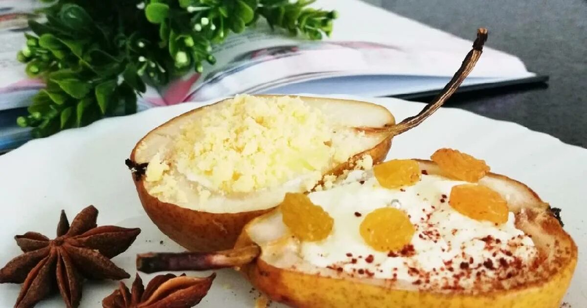 творог с грушей. рецепт с грушей и сыром. брускетта с бри и грушей. брускетта с грушей и сыром камамбер. закуска из груши и сыра.