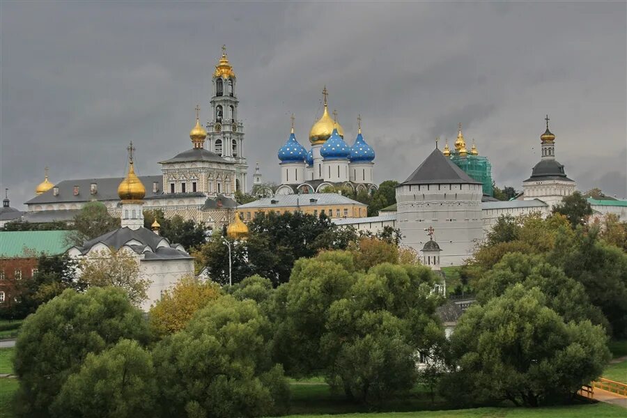 Песнопение троице сергиева лавра. Свято-Троицкая Сергиева Лавра Сергиев Посад. Троице Сергиева Лавра издалека. Троицкий монастырь (ныне — Троице-Сергиева Лавра),. Свято-Троицкая Сергиева Лавра, г. Сергиев Посад, Московская обл.