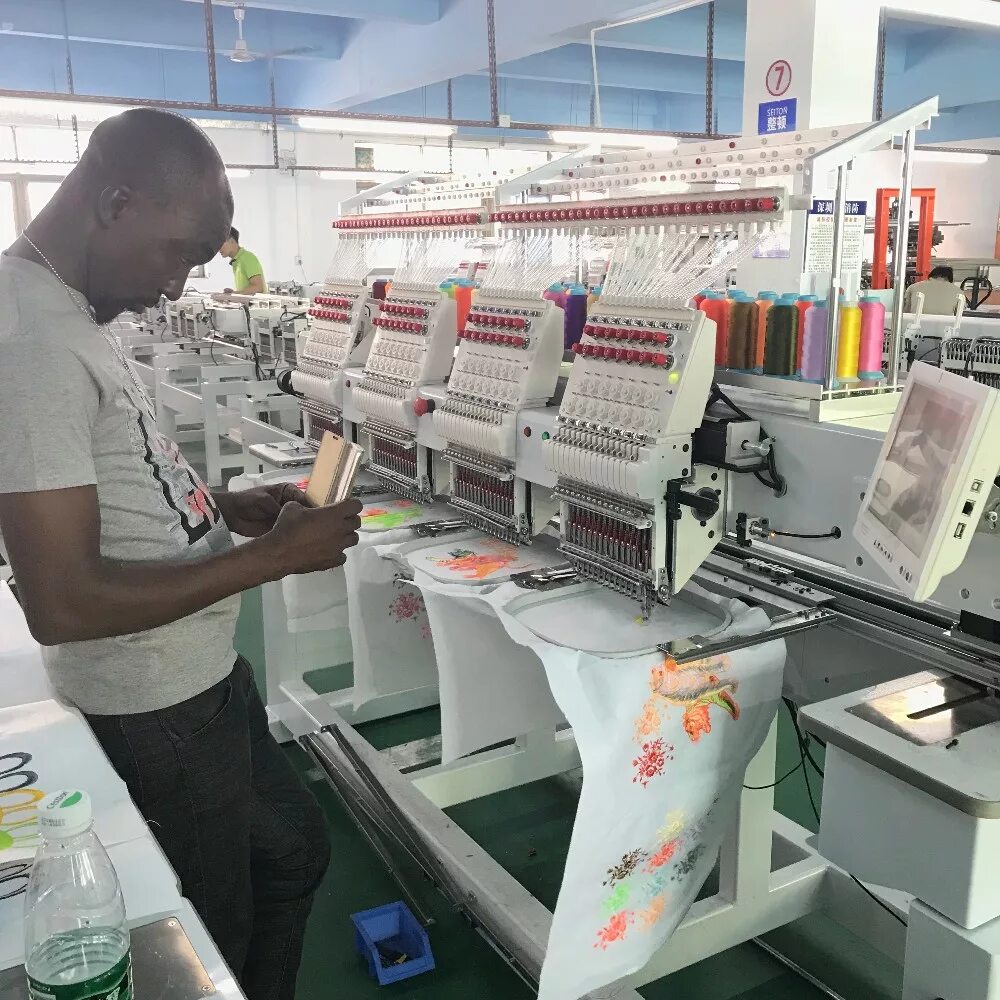 Оператор компьютерной вышивки. Технолог швейного производства. Работа оператор вышивальной машины. Вышивальная машина для производства. Работа оператор вышивальной машины.