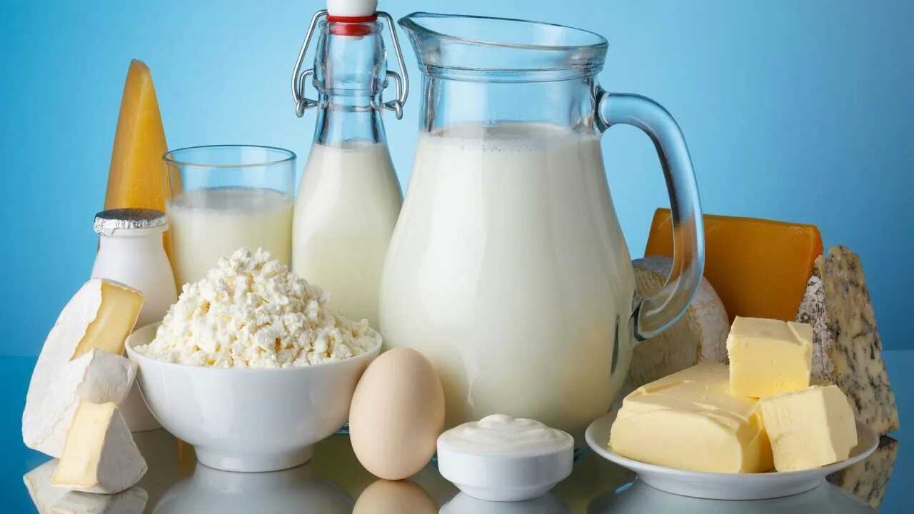 Молочные и кисломолочные. Молочные изделия. кисломолосныепродукты. молоко и молочные продукты. молочная продукция.
