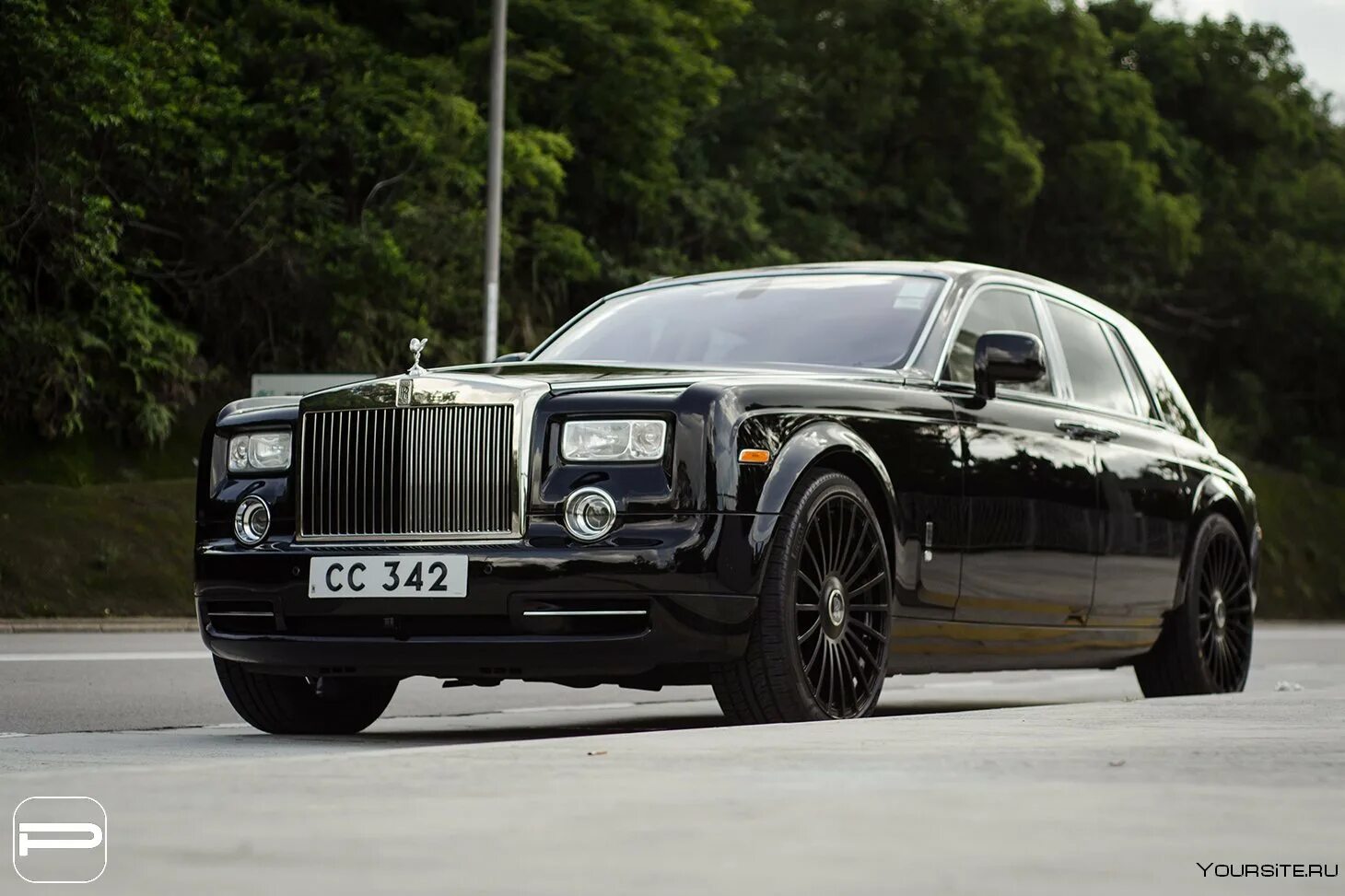 Диски роллс. Rolls Royce Phantom 2014. Rolls Royce Phantom диски. Rolls Royce r22. Роллс Ройс Фантом 22.