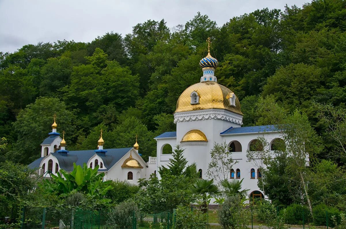 Георгиевское краснодарский край. Троице-Георгиевский монастырь, село Лесное. Троице-Георгиевский женский монастырь в Сочи. Троице-Георгиевский монастырь Адлерский район. Монастырь в Голицыно Сочи.