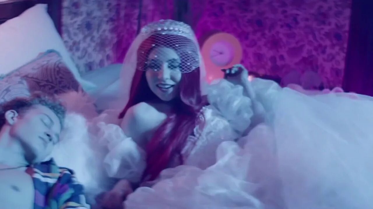 Ava max whatever