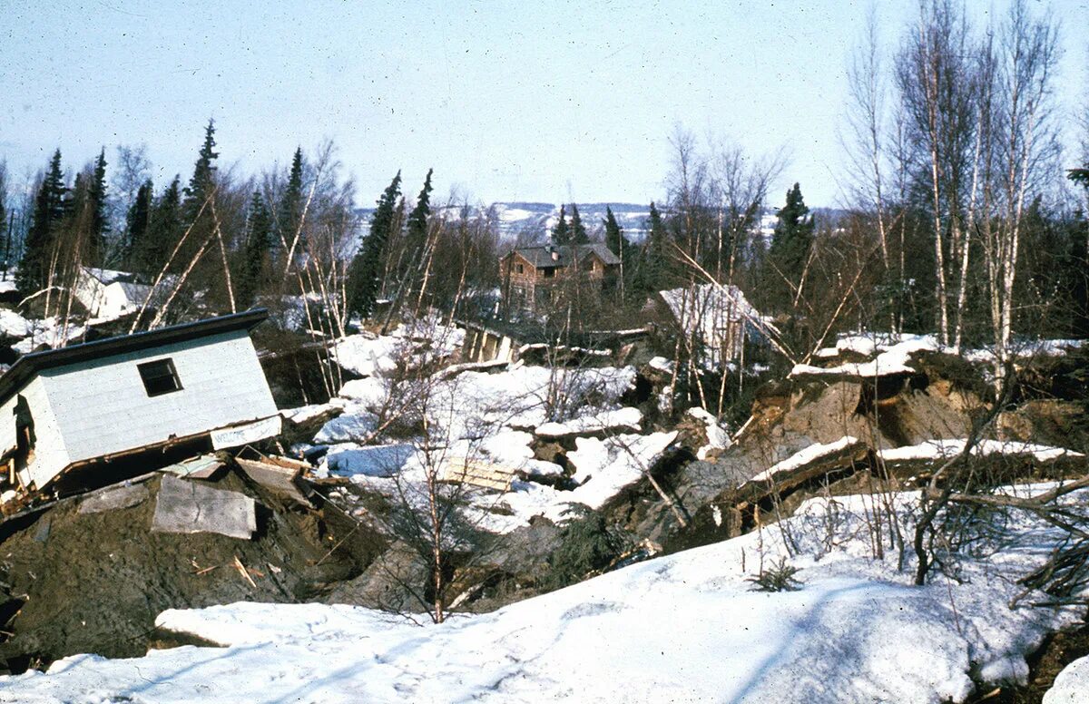 Землетрясение в 50 годах. Землетрясение в Аляске в 1964 году. Аляскинское землетрясение 1964. ЦУНАМИ на Аляске 1964.