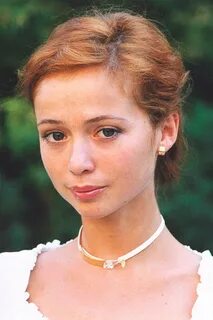 Сколько лет актрисе захаровой