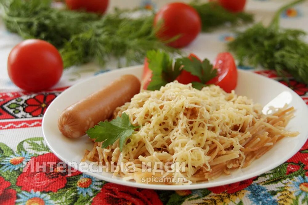 Паста с сосисками. Вермишель с сосисками. Спагетти с сосисками. Макароны советские длинные с сосисками. Спагетти с сосисками.